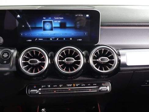 Used 2021 Mercedes-Benz GLB 250 4MATIC w/ Premium Package image 48