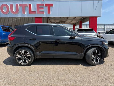 Used 2023 Volvo XC40 B5 Plus w/ Driver Assist Package AWD/4WD image 3