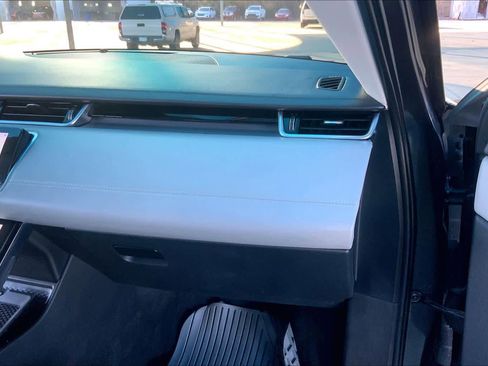 Used 2020 Land Rover Range Rover Evoque SE image 19