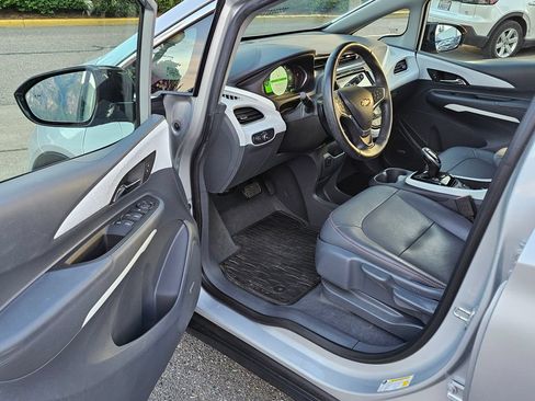 Used 2020 Chevrolet Bolt Premier w/ Infotainment Package FWD image 22