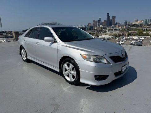 Used 2011 Toyota Camry SE FWD image 1