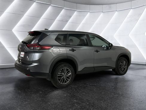 Used 2026 Nissan Rogue S FWD image 4