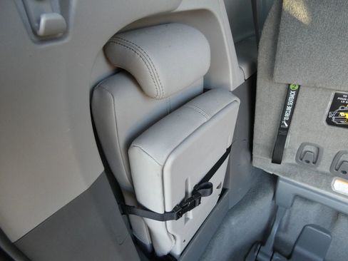 Used 2017 Toyota Sienna XLE image 77