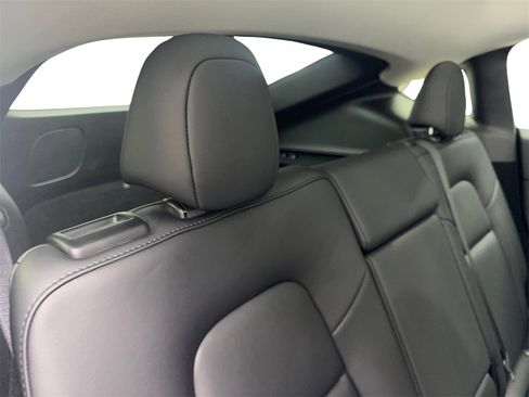 Used 2024 Tesla Model Y Long Range image 39