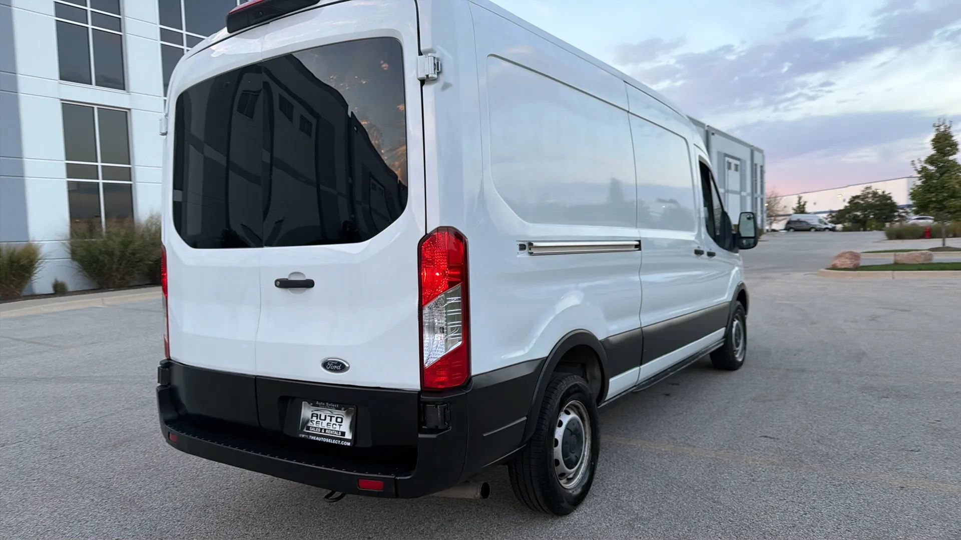 Used 2021 Ford Transit 250 Medium Roof RWD image 5