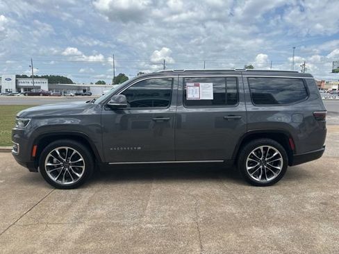 Used 2022 Jeep Wagoneer Series III w/ Premium Group I AWD/4WD image 5