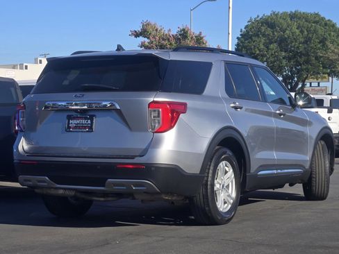 Used 2023 Ford Explorer XLT w/ Equipment Group 202A RWD image 3