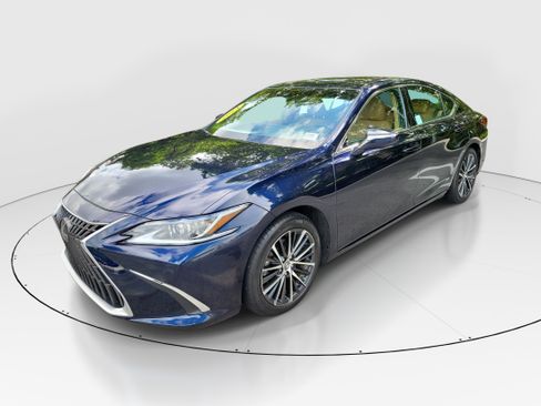 Certified 2024 Lexus ES 350 w/ Premium Package FWD image 3