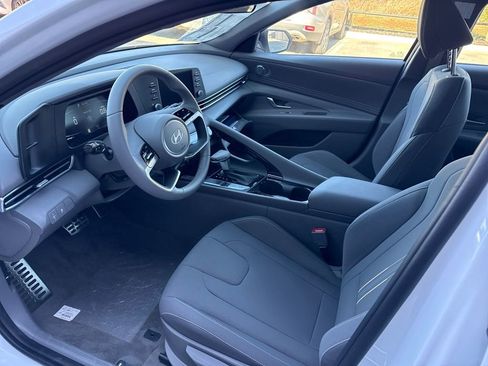 New 2026 Hyundai Elantra SEL Sport FWD image 16