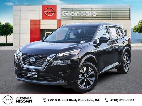 Used 2023 Nissan Rogue SV image 1