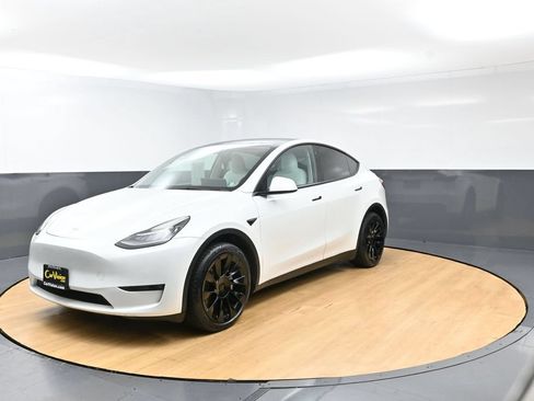 Used 2022 Tesla Model Y Long Range AWD/4WD image 2