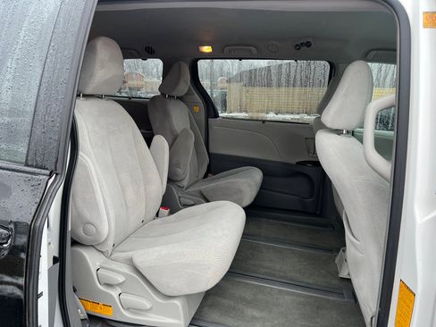 Used 2012 Toyota Sienna LE image 36