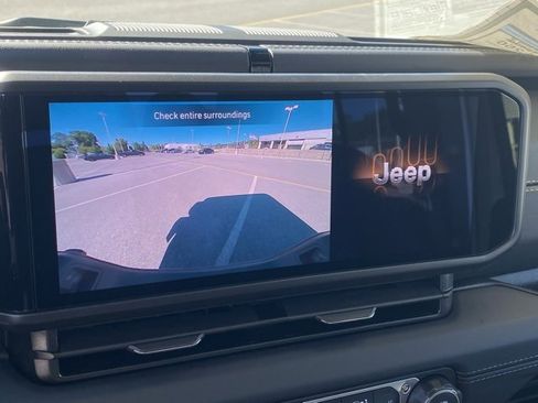 New 2025 Jeep Gladiator Sport image 3