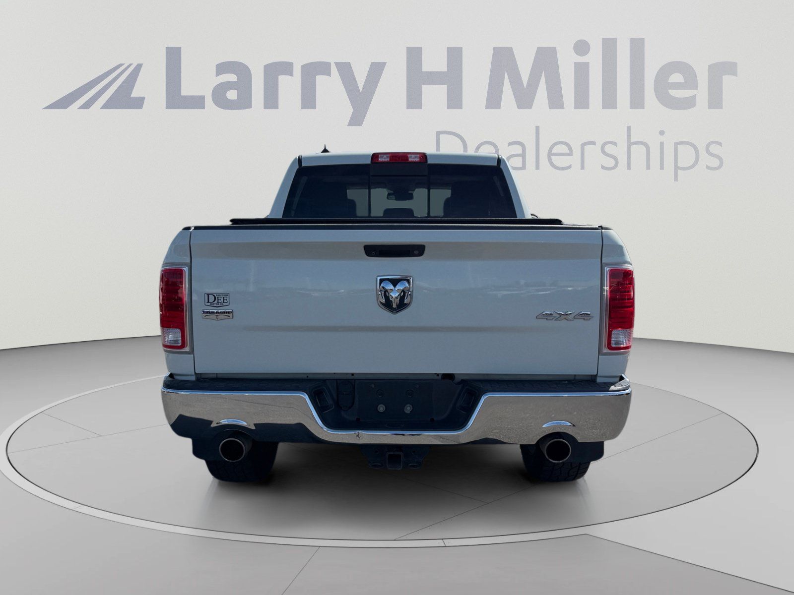 Used 2016 RAM 1500 Laramie w/ Convenience Group AWD/4WD image 4