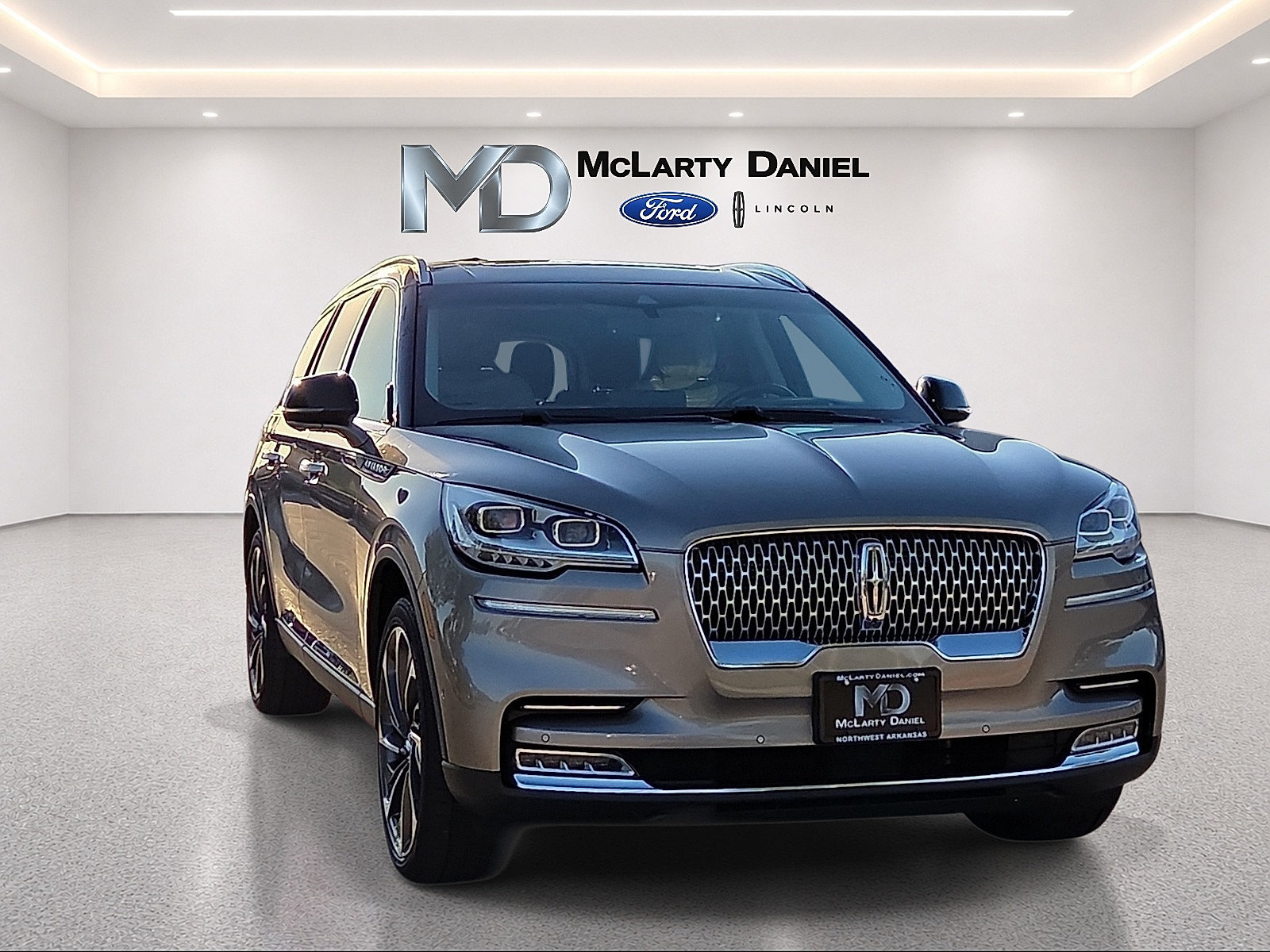 Used 2021 Lincoln Aviator Reserve w/ Equipment Group 202A AWD/4WD image 1