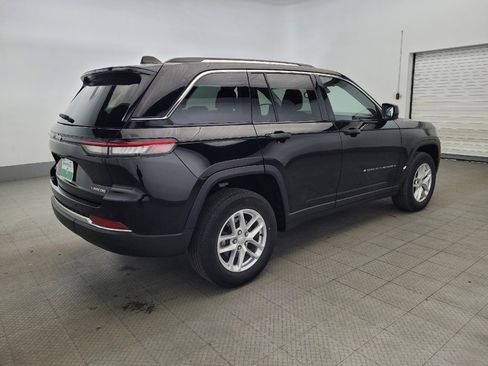 Used 2023 Jeep Grand Cherokee Laredo w/ Luxury Tech Group I AWD/4WD image 10