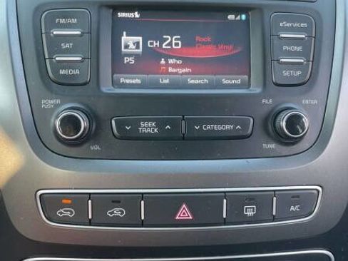 Used 2015 Kia Sorento LX image 11