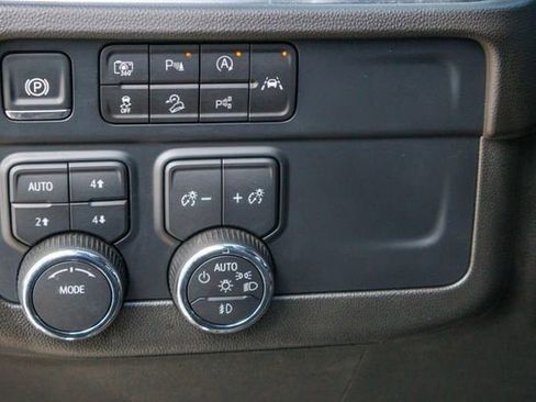 Used 2025 Chevrolet Suburban Z71 AWD/4WD image 26