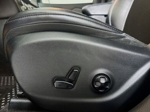 Used 2019 Jeep Cherokee Latitude Plus image 16