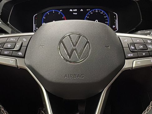 Used 2022 Volkswagen Taos SEL w/ Panoramic Sunroof Package AWD/4WD image 16