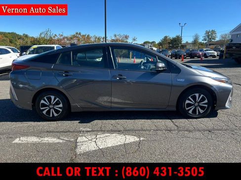 Used 2017 Toyota Prius Prime Advanced image 4