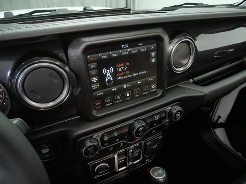 Used 2023 Jeep Wrangler Unlimited Sahara AWD/4WD image 20