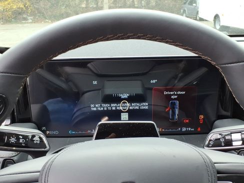 New 2026 Lincoln Aviator AWD image 16