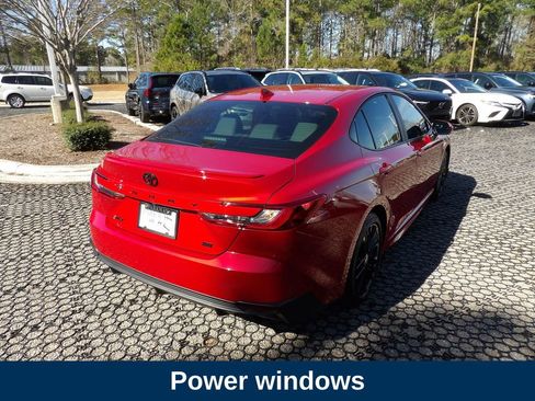 Used 2025 Toyota Camry SE image 6