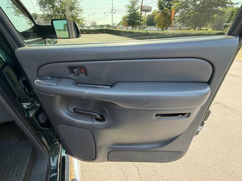 Used 2005 Chevrolet Silverado 2500 LS w/ Heavy-Duty Power Package AWD/4WD image 21