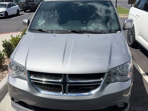 Used 2017 Dodge Grand Caravan SXT FWD image 2