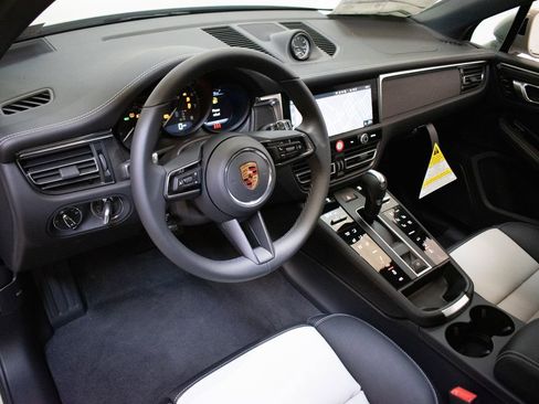 New 2026 Porsche Macan GTS image 4