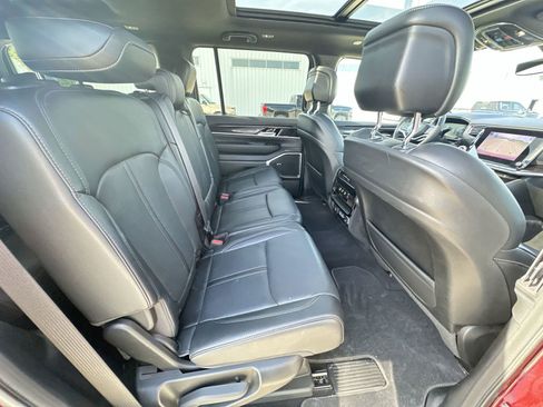 Used 2024 Jeep Wagoneer 4WD w/ Premium Group I image 28