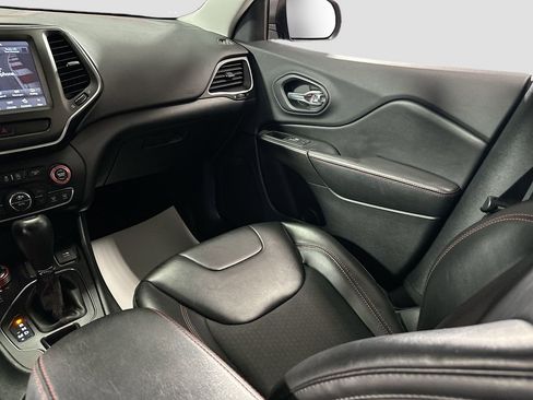 Used 2019 Jeep Cherokee Trailhawk w/ Cold Weather Group image 23