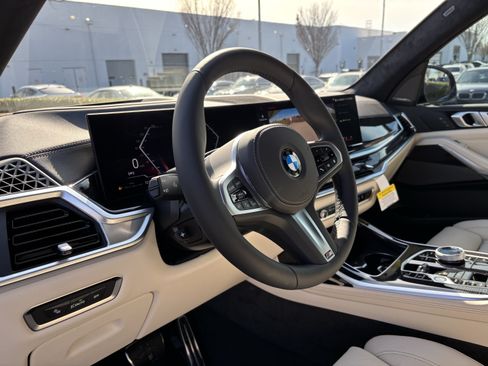 Used 2026 BMW X7 xDrive40i AWD/4WD image 16