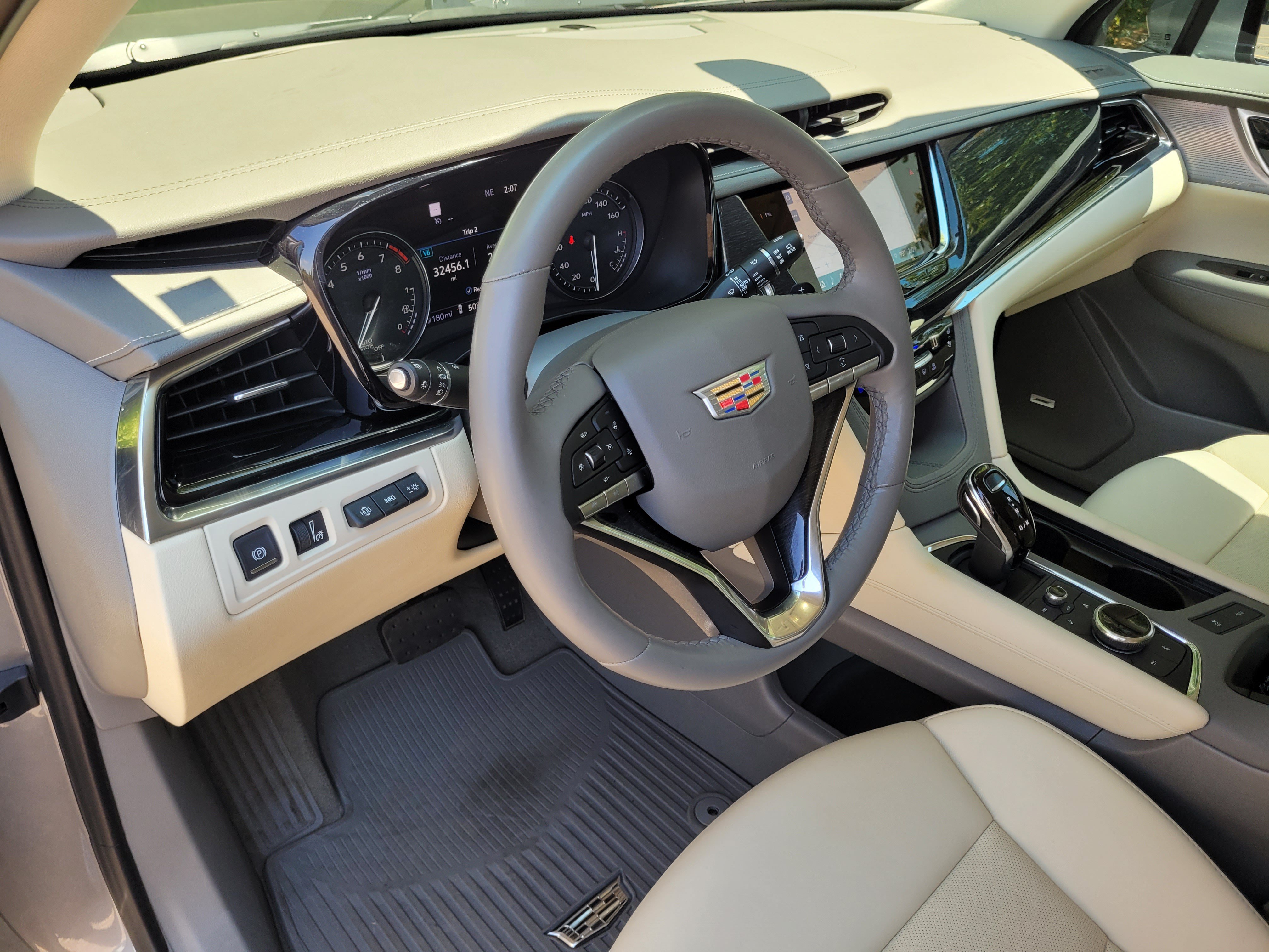 Used 2024 Cadillac XT6 Premium Luxury w/ Technology Package FWD image 23