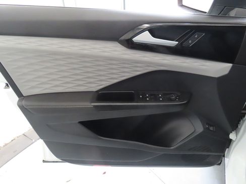 Used 2024 Volkswagen Taos S w/ MDO Package FWD image 10