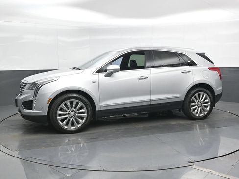 Used 2017 Cadillac XT5 Platinum w/ Driver Assist Package AWD/4WD image 9
