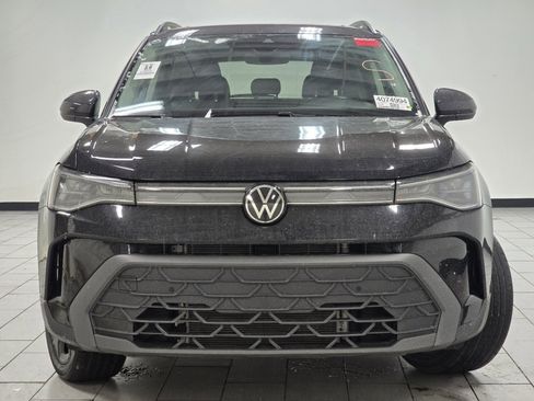 Used 2025 Volkswagen Taos SE image 11