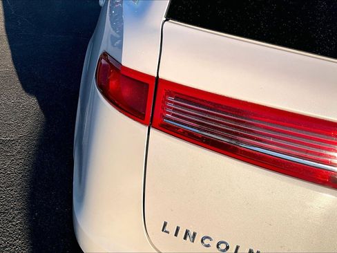 Used 2013 Lincoln MKT AWD image 31