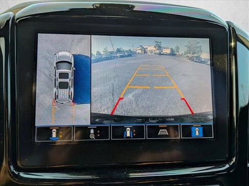Used 2022 Chevrolet Traverse LT FWD image 12