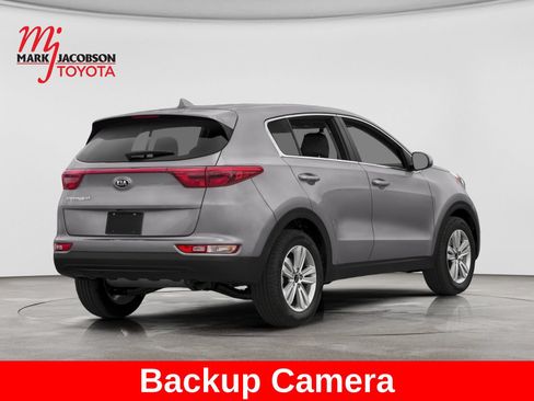 Used 2017 Kia Sportage LX w/ LX Popular Package FWD image 2
