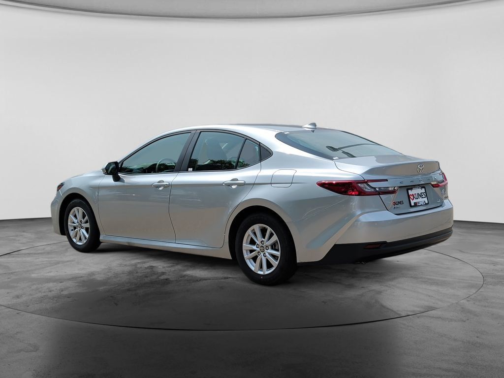 Used 2026 Toyota Camry LE FWD image 5