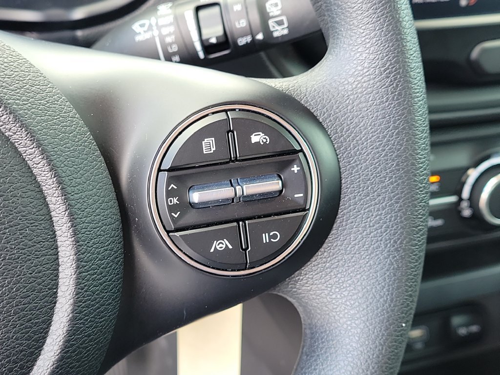 Used 2025 Kia Soul LX w/ LX Technology Package FWD image 28