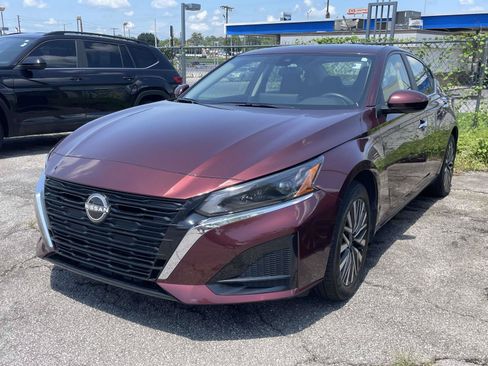 Used 2024 Nissan Altima 2.5 SV w/ SV Premium Package AWD/4WD image 4