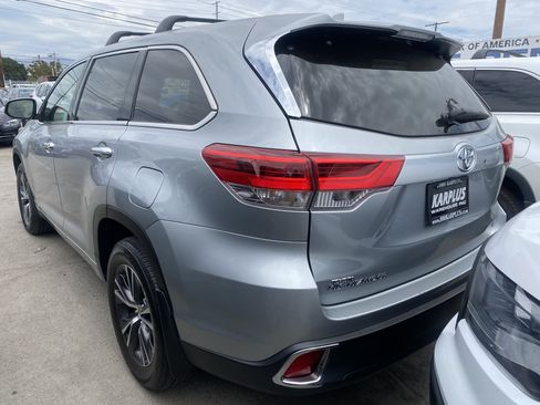 Used 2018 Toyota Highlander Plus FWD image 8