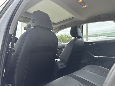 Certified 2023 Volkswagen Jetta SEL FWD image 17