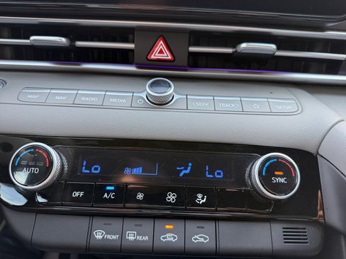 Certified 2024 Hyundai Elantra SEL FWD image 11