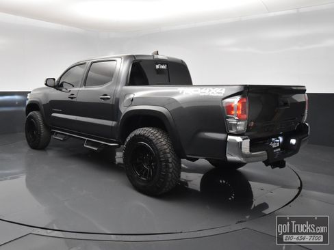 Used 2021 Toyota Tacoma TRD Off-Road AWD/4WD image 5