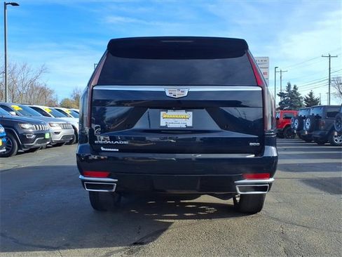 Used 2023 Cadillac Escalade ESV Premium Luxury image 4