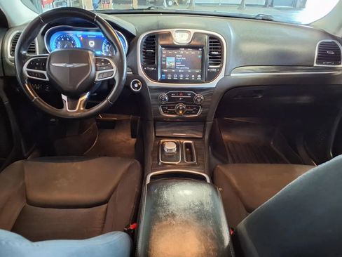 Used 2018 Chrysler 300 Touring AWD/4WD image 14